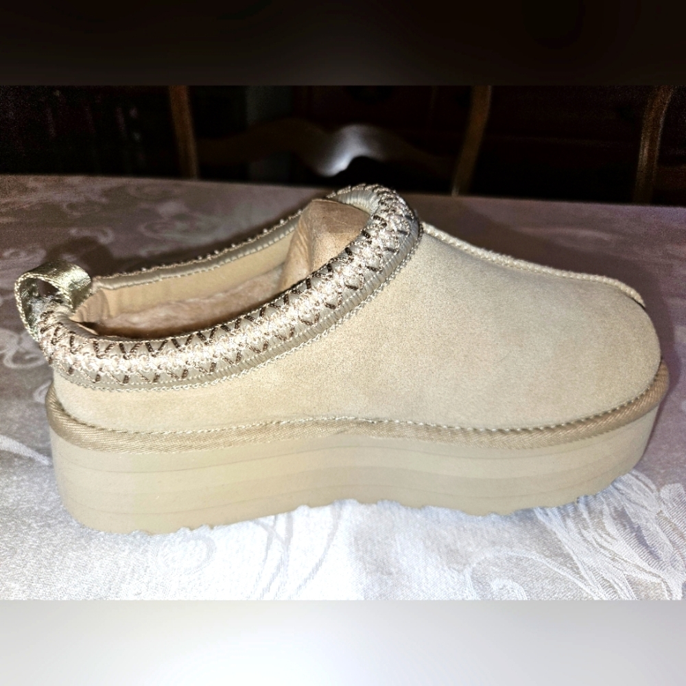Women's size 9 (EU 40) Ugg slippers Tasman with platform heel - BRAND NEW!